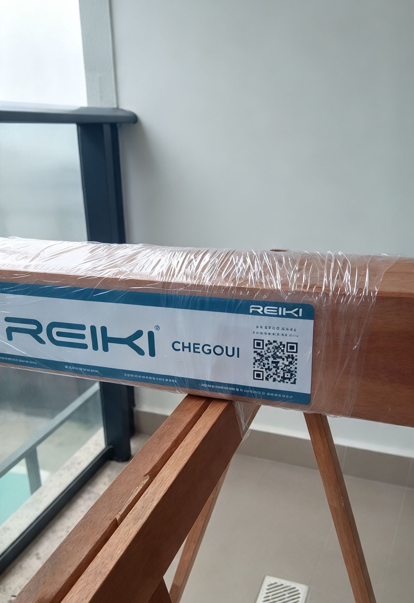 Perfil de sistema Reiki® embalado, com etiqueta da marca, pronto para instalação